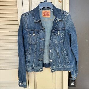 Levi’s Denim Jacket Size Medium